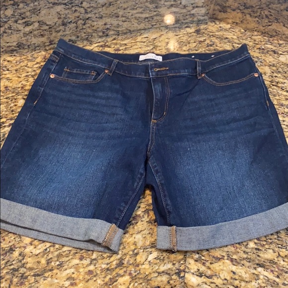 LOFT Pants - NWOT Loft Women’s Mid Shorts Dark Wash